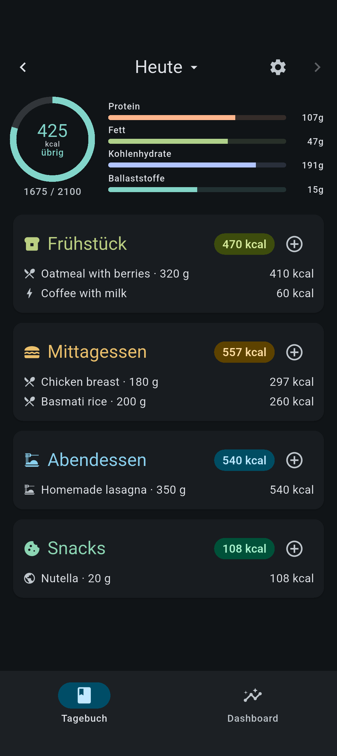 Calority Tagebuch-Ansicht: Mahlzeiten gruppiert nach Frühstück, Mittagessen, Abendessen und Snacks mit Kalorien und Makro-Balken